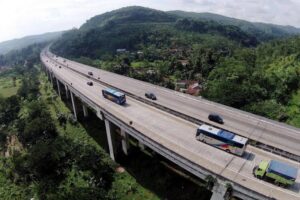 Dampak Positif Pembangunan Jalan Trans Papua Terhadap Perekonomian Lokal