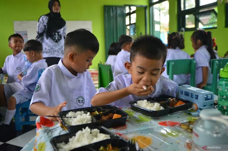 Ekonomi Rakyat Turut Tumbuh Berkat Program MBG