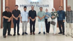 Evi Yandri Rajo Budiman Laksanakan Silaturahmi Saat Safari Ramadhan di Masjid M Nur Andalas Padang