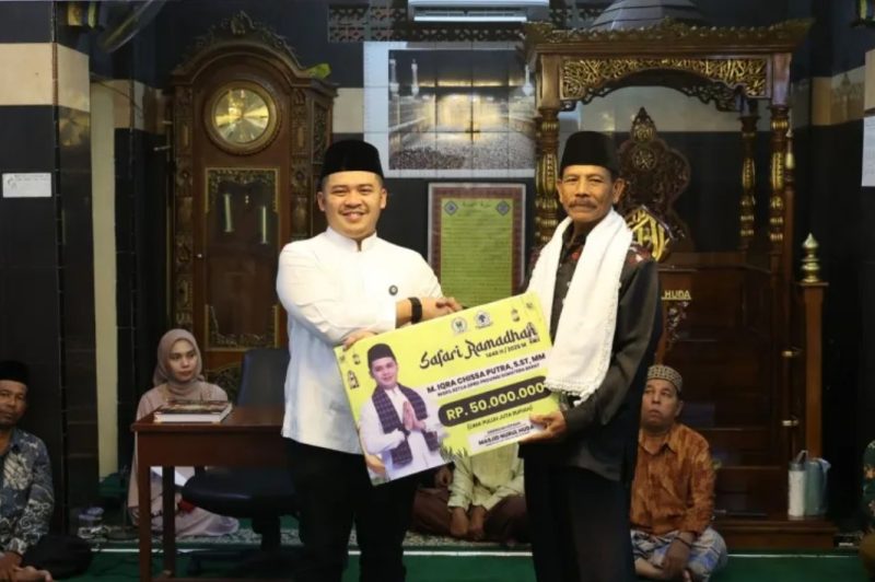 Wakil Ketua DPRD Sumbar Iqra Chissa Safari Ramadan Perdana di Masjid Nurul Huda