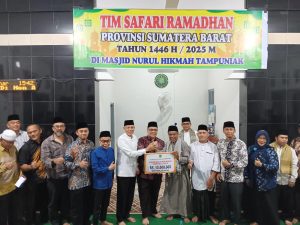Ketua DPRD Sumbar, Muhidi Gelar Safari Ramadhan, Serahkan Bantuan Rp50 Juta untuk Masjid Nurul Hikmah