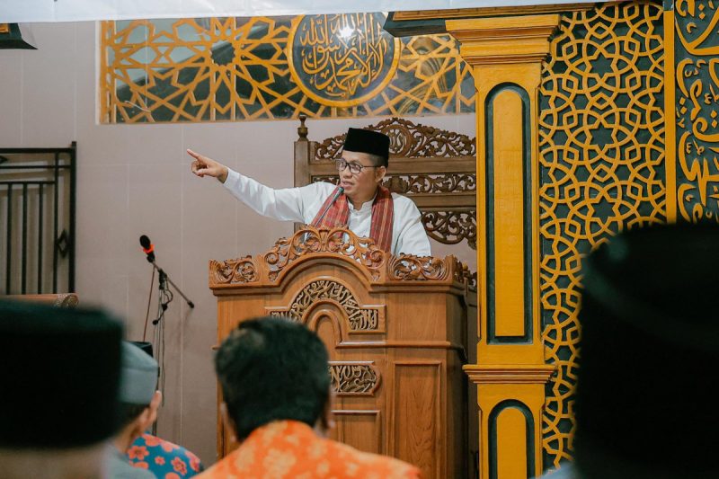Wakil Ketua DPRD Sumbar Evi Yandri Bagikan Informasi untuk Masyarakat Saat Safari Ramadhan di Masjid M Nur Andalas