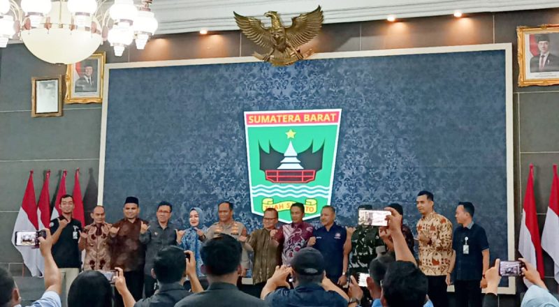 Wakil Ketua DPRD Sumbar Evi Yandri Tanggapi Berbagai Permasalahan saat Hadiri Peringatan Hari Buruh Internasional