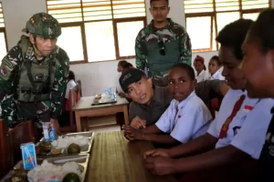 Esau Tegai Pastikan MBG Merupakan Langkah Strategis Tingkatkan Kualitas Anak-anak Papua