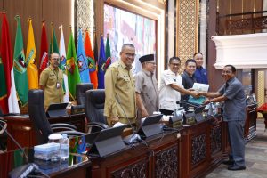 DPRD Sumbar Gelar Paripurna, Fraksi-fraksi Sampaikan Pandangan atas Ranperda APBD 2024