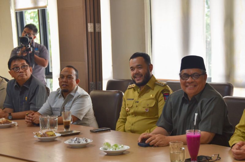 Wali Kota Padang Bahas Usulan Pembangunan dengan DPRD Sumbar Dapil Padang