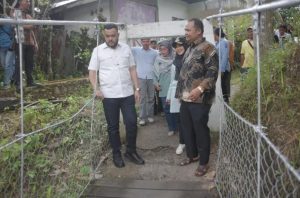 Yusri Latif Gandeng Wali Kota Tinjau Jembatan Gantung Rusak di Koto Lua